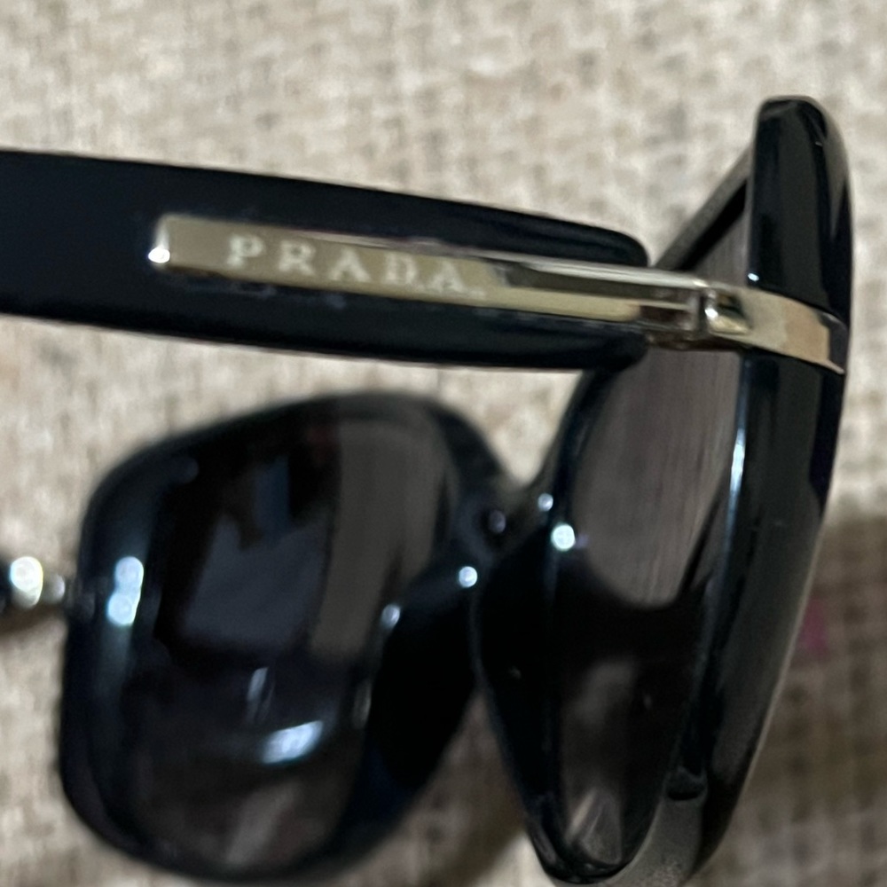 Prada sunglasses - Picture 5 of 9